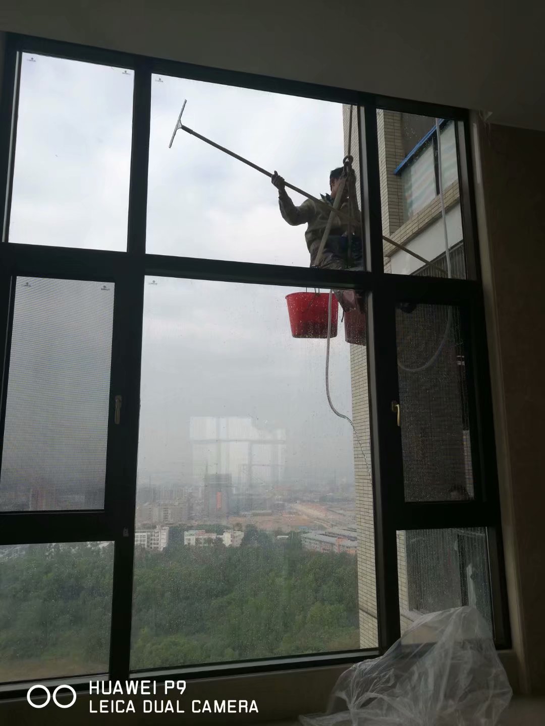 你了解高空外墙玻璃清洗吗?